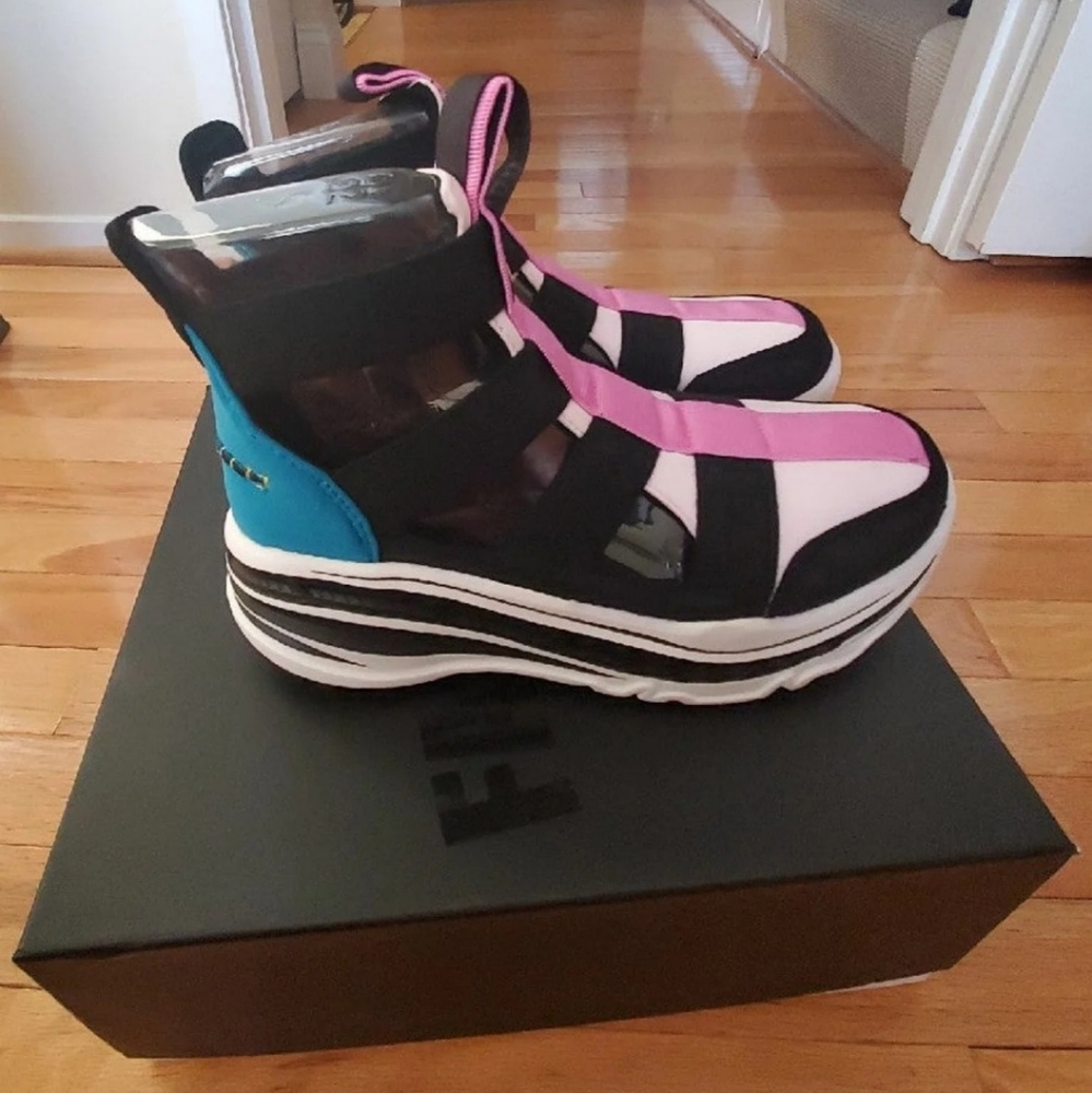 ❤SOLD❤ NIB!! Ugg Gladiator Sneakers Size 9